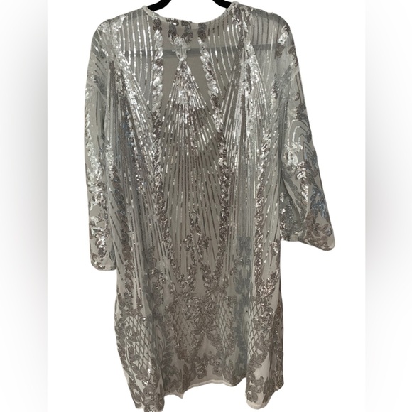 NWT/NIB SILVER OS sequin duster. Get your “Shimmer On”this holiday Season! - Picture 2 of 9